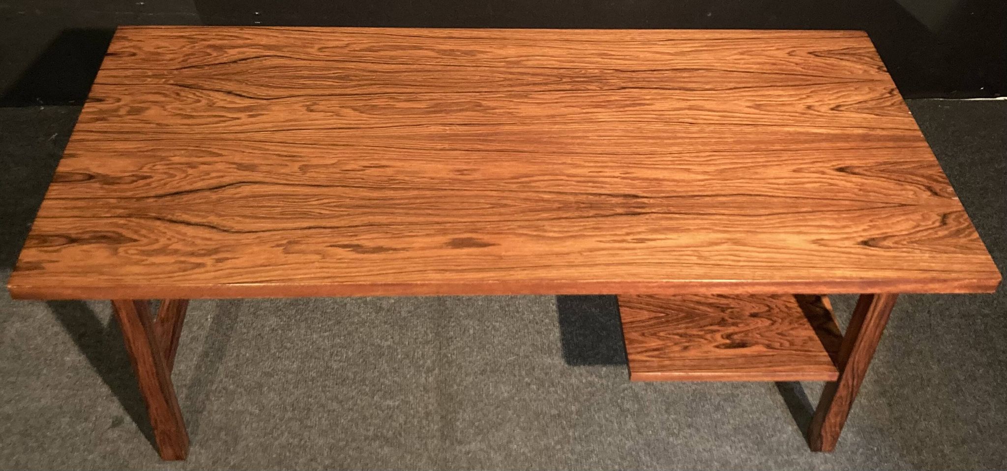 Table made of rosewood