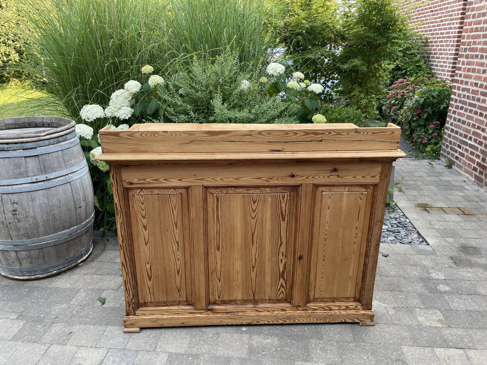 Antique counter