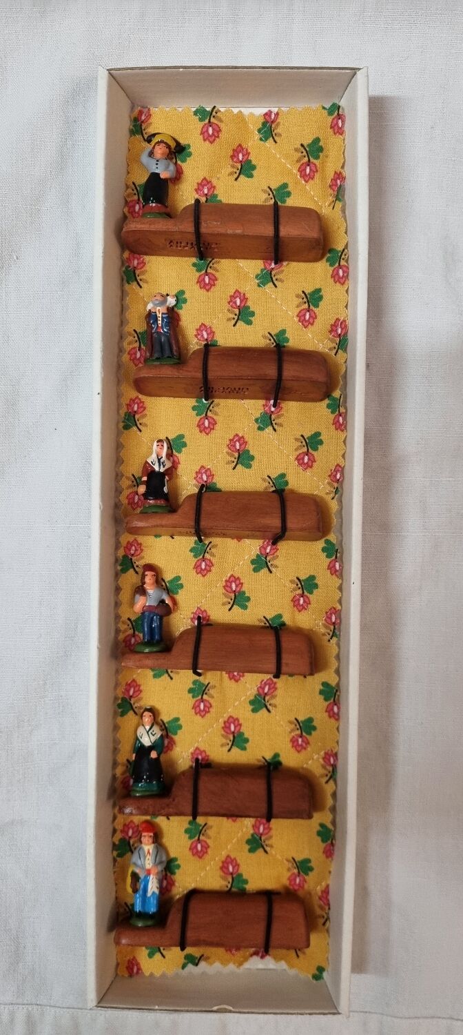 Santons knife holder from Provence