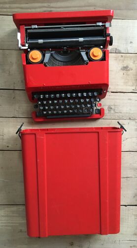 Machine à écrire Valentine Olivetti