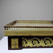 Antique wooden saddle-shaped plateau, gilded metal and onyx, circa 1900.
