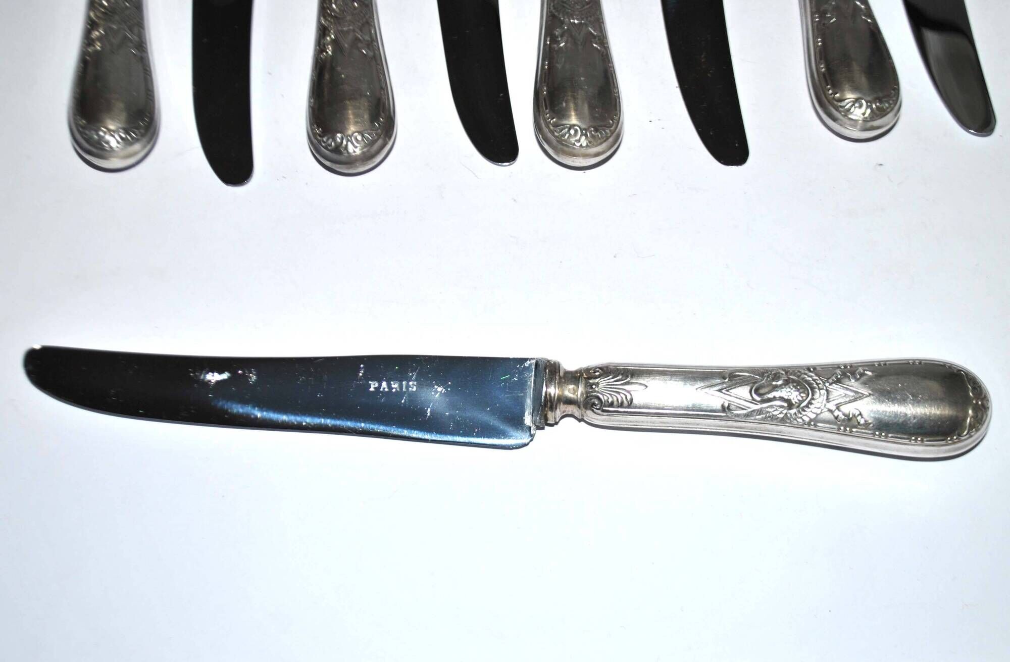Set of 12 Napoleon Empire table knives - 19th century diamond swan decoration.