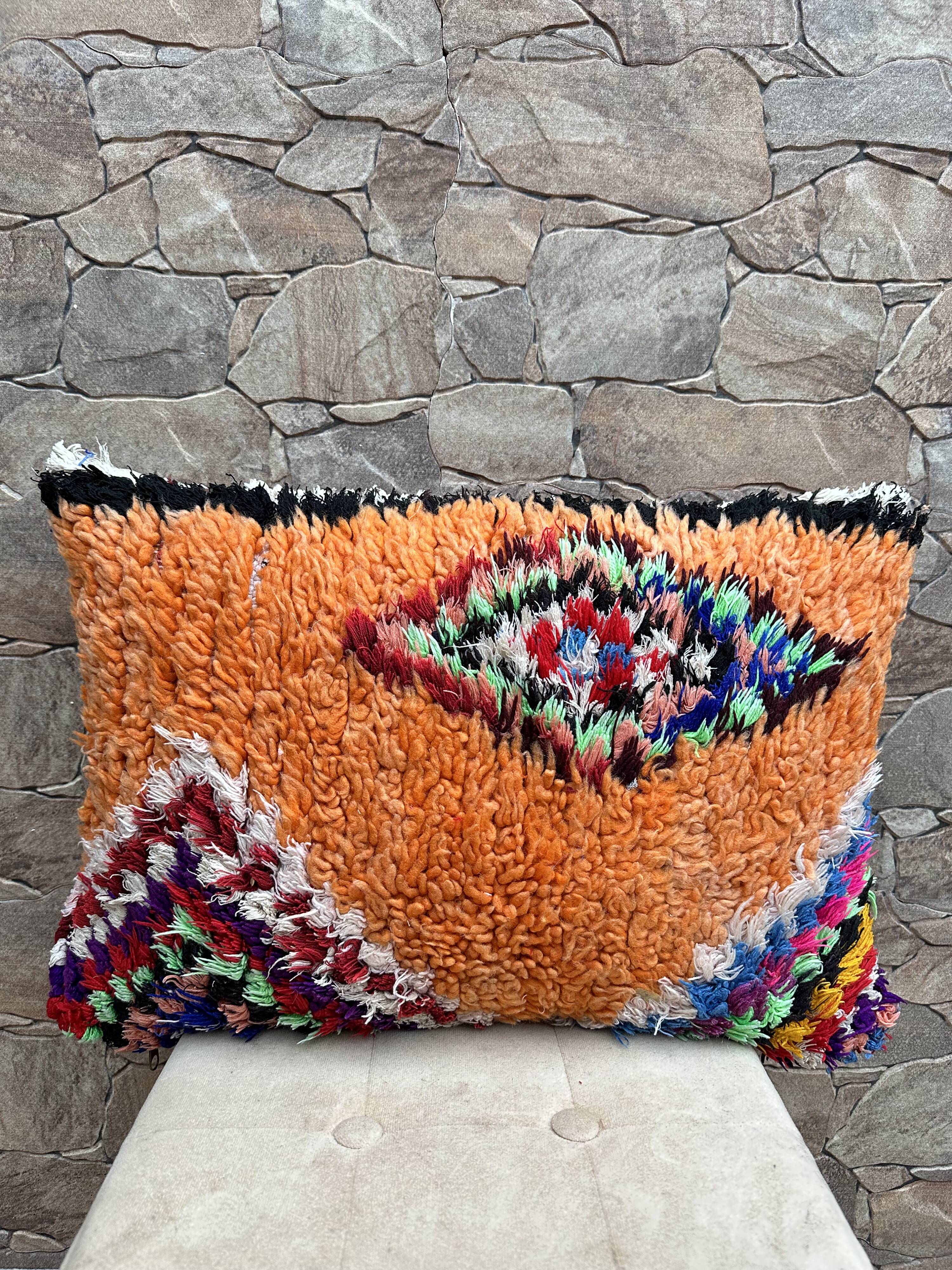 Vintage Berber Kilim cushion cover: Moroccan wool cushion