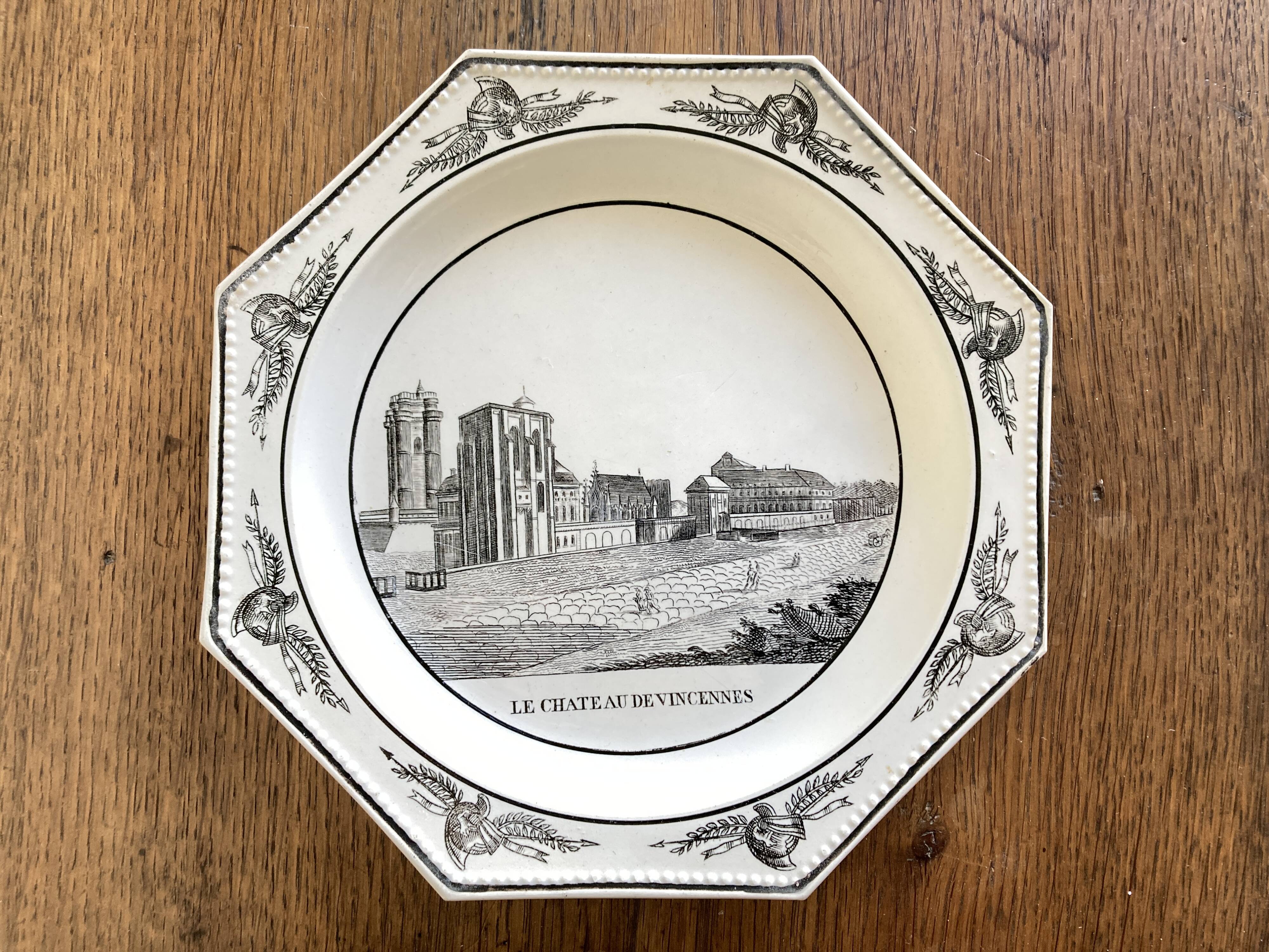 Octagonal plates Montereau directory 1810 grisaille neoclassical