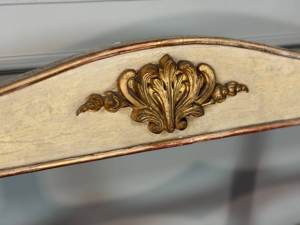Carved wooden bench, gilded and painted, Italy around 1880, 510cm long.