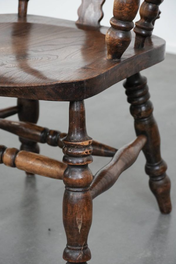 Set of two antique English highback Windsor chairs from the 18th century