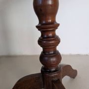Round table, turned oak leg