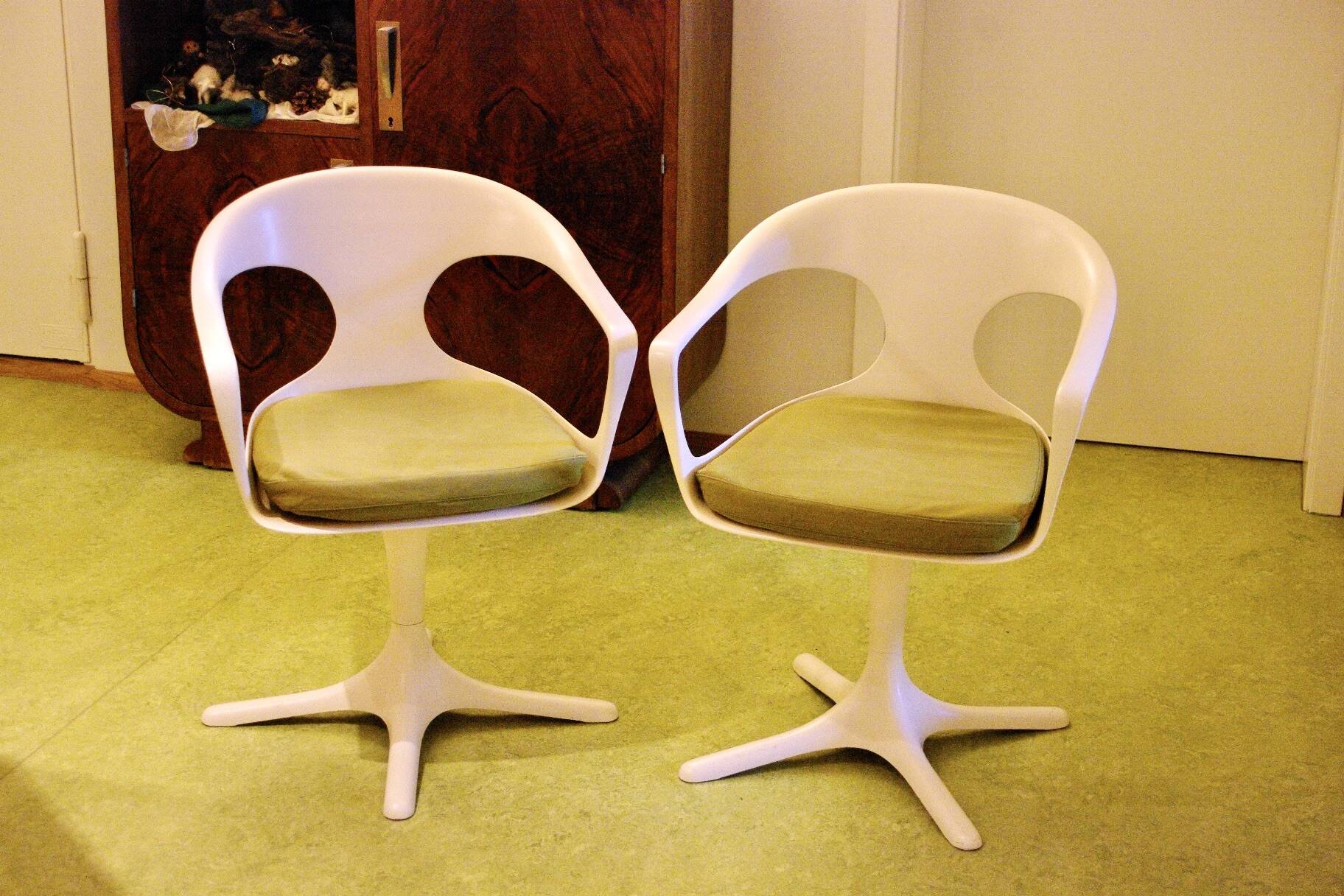 Pair of vintage fiber swivel armchairs by konrad schaefer for lubke 1960s
