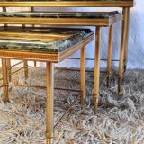 Pull-out tables in gilded metal and green marble – 60s/70s