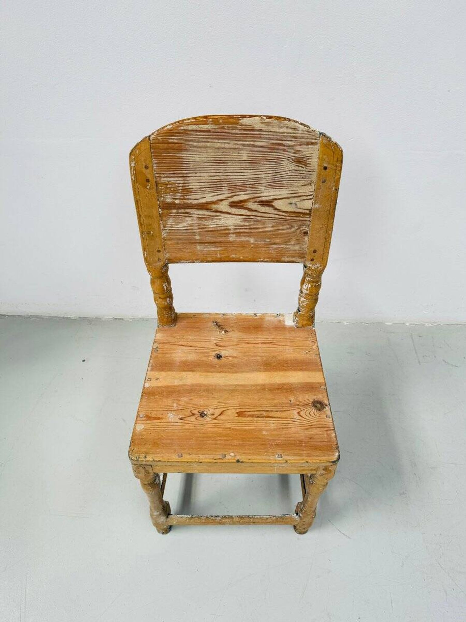 Chaise ancienne suédoise de style gustavien en pin du XVIIIe siècle
