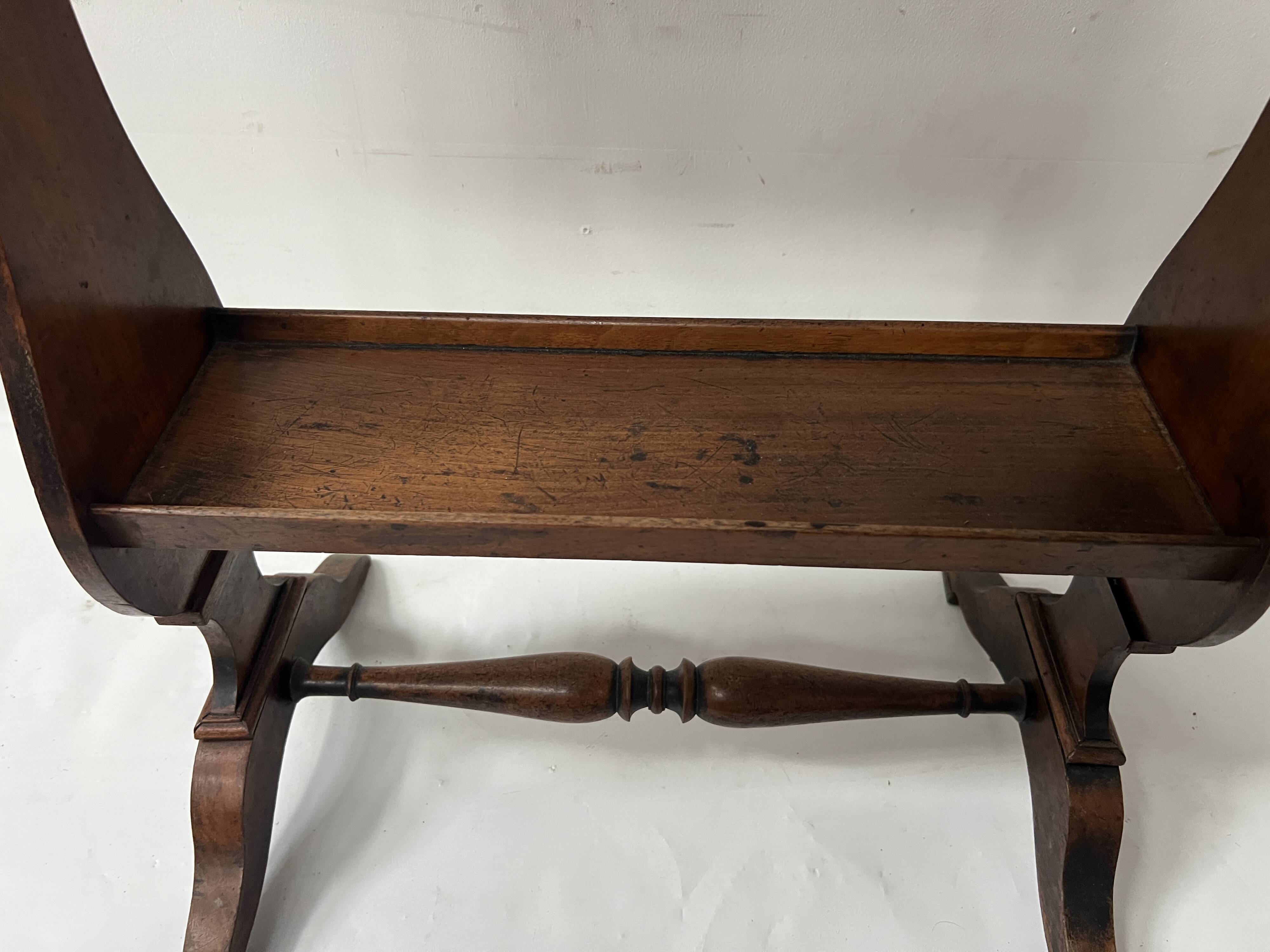 Directoire period work table in solid walnut, 19th century.