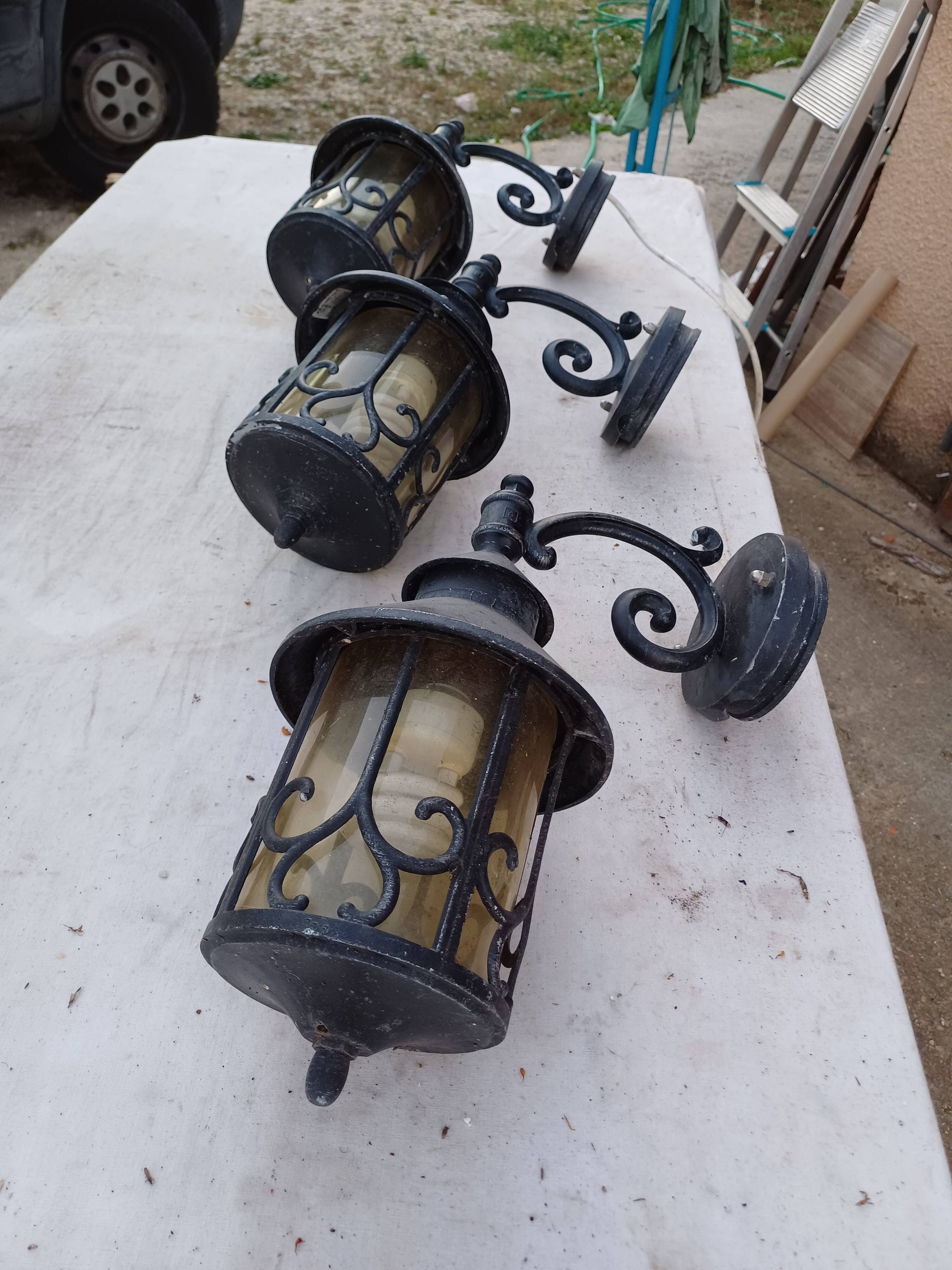 3 Outdoor Lanterns