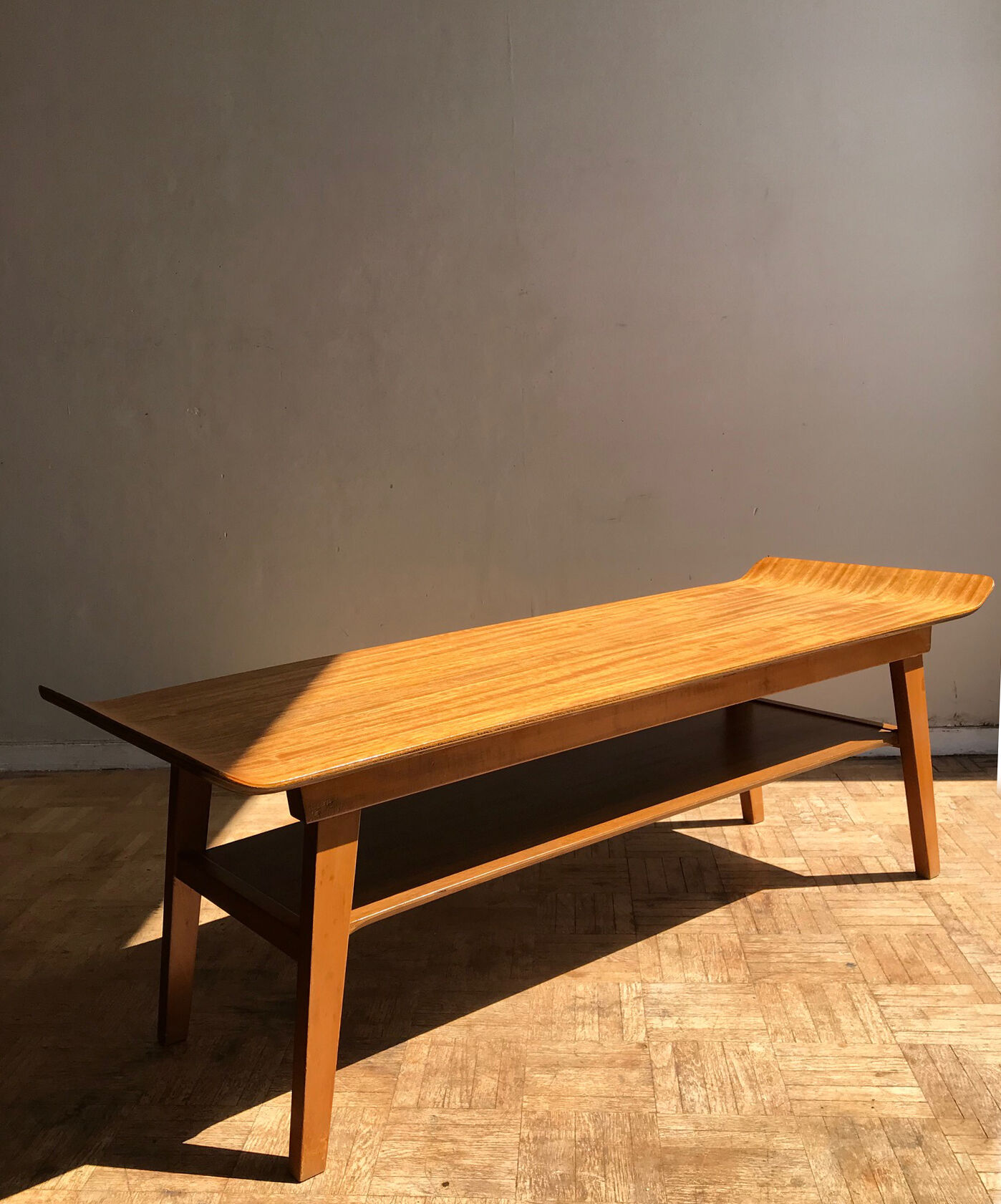 Table basse en teck clair, années 1960