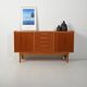 Buffet scandinave des années 1950 avec poignées incrustées.