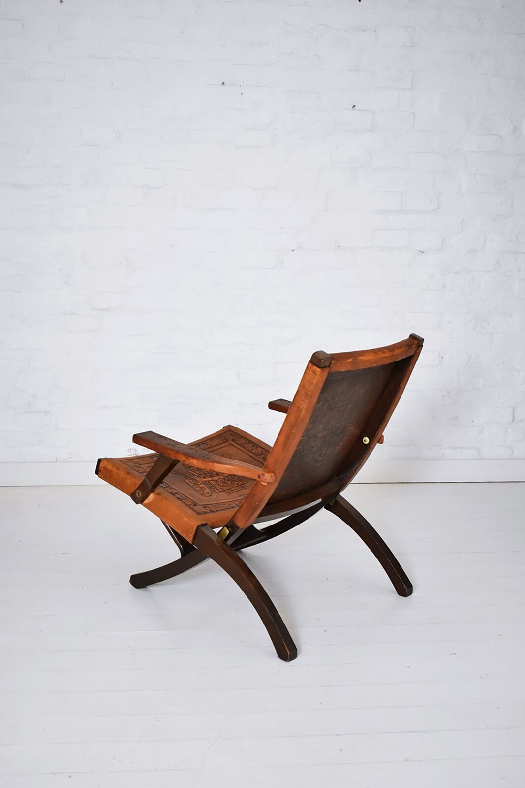 Ecuadorian wood and leather folding chair by Angel Pazmino