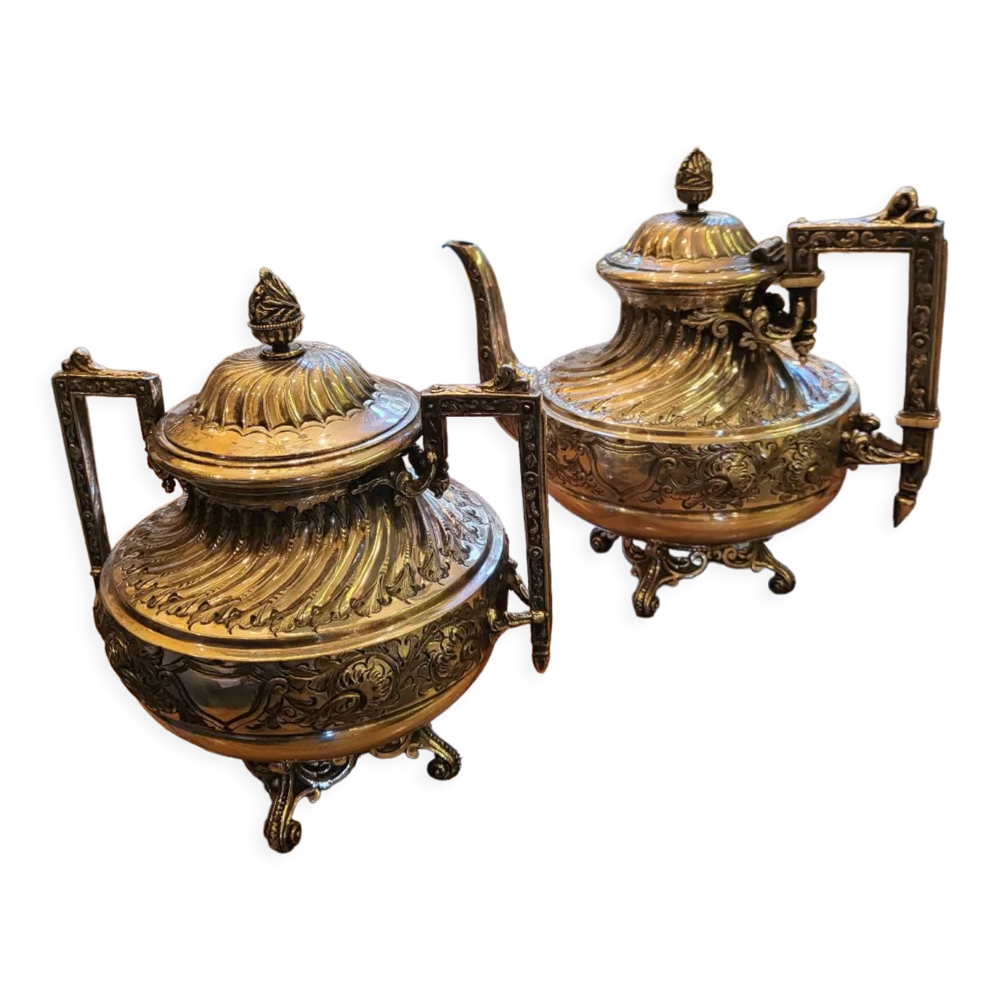 Teapot and its sugar bowl