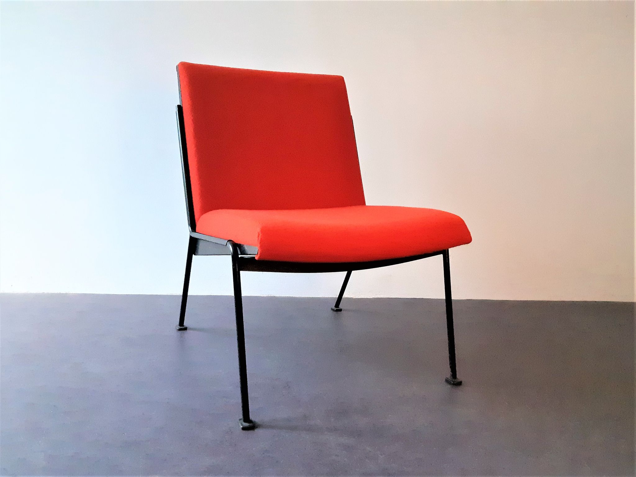 Red 'Oase' lounge chair by Wim Rietveld for Ahrend de Cirkel, 1950's