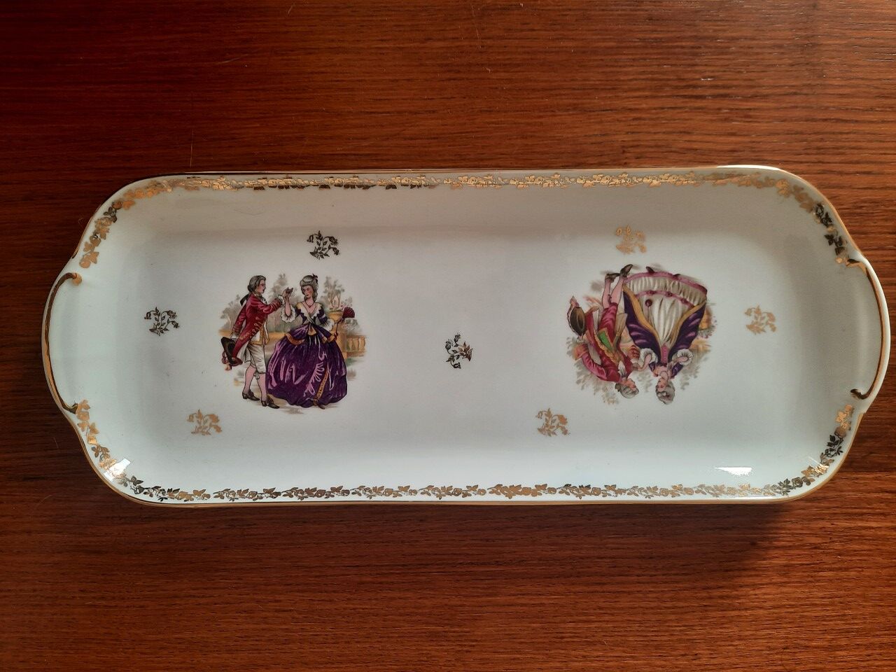 Antique cake dish