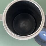 Cafetière émaillée vintage fleurie. Couleurs orange, marron, jaune et vert.