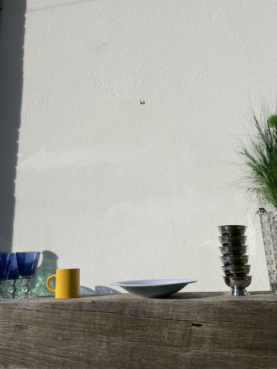 Round dish, sky blue ceramic wolf mill