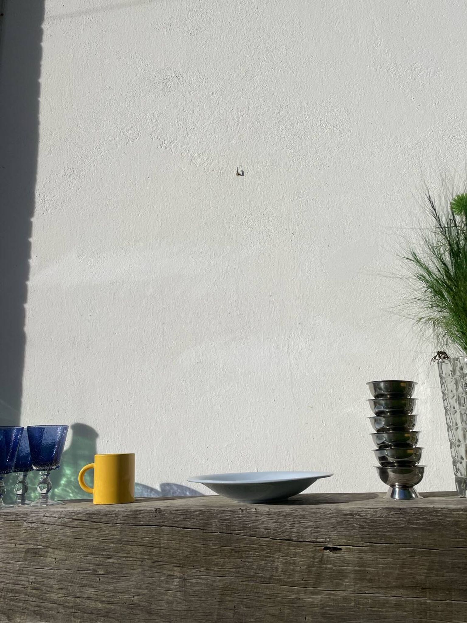 Plat rond, moulin des loups bleu ciel en céramique