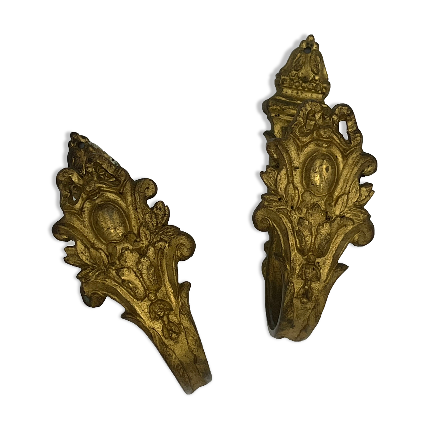 Pair of golden bronze kiss holders Rocaille style