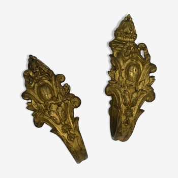 Pair of golden bronze kiss holders Rocaille style