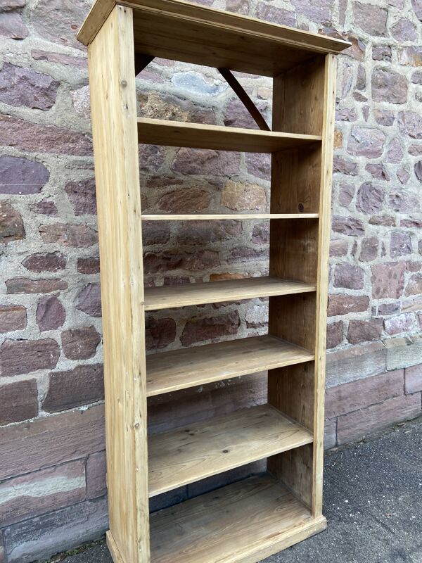 Étagère de commerce en sapin