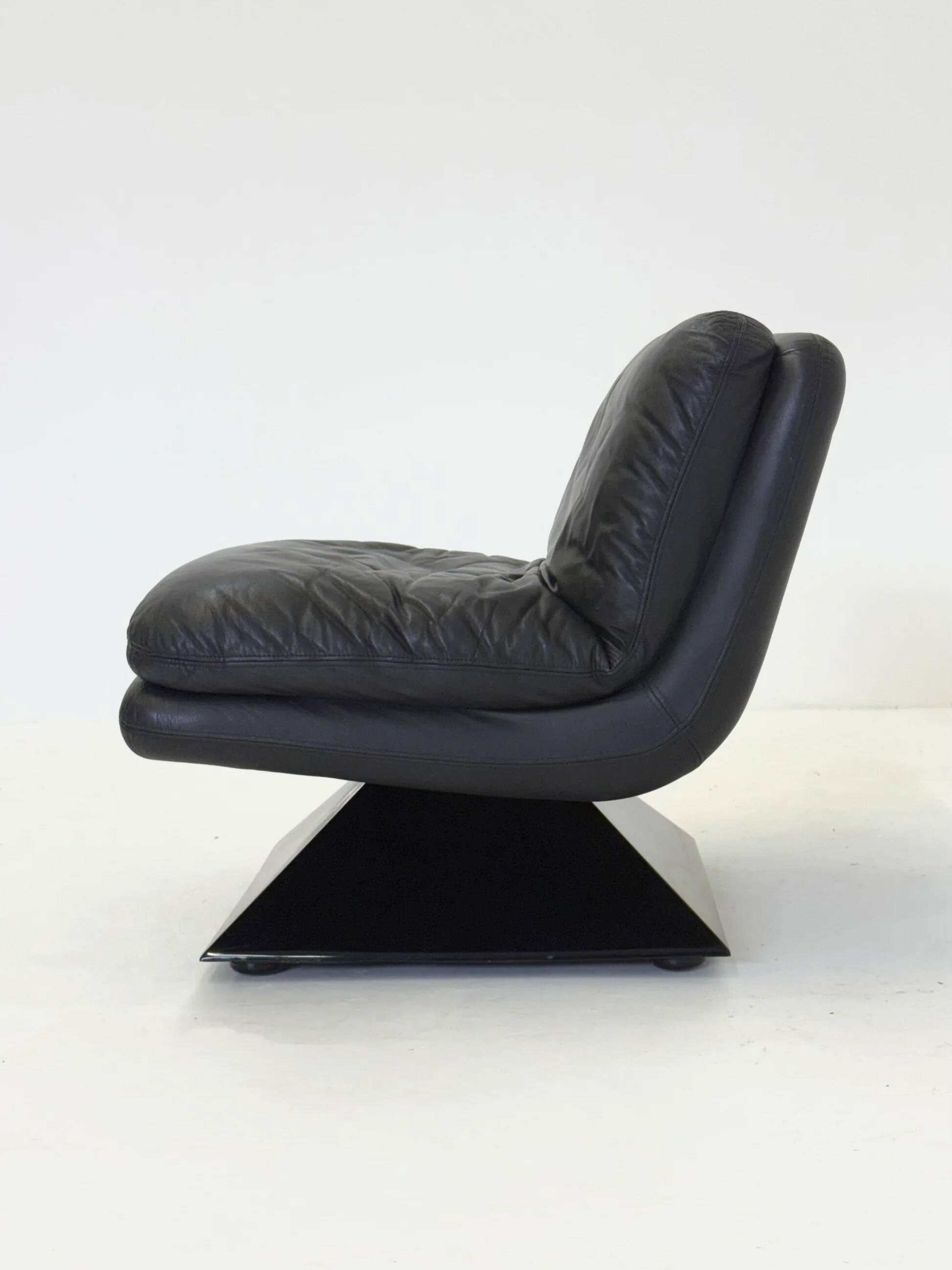 Set of four Hans von Klier armchairs with coffee table for Giuseppe Rossi di Albizzate