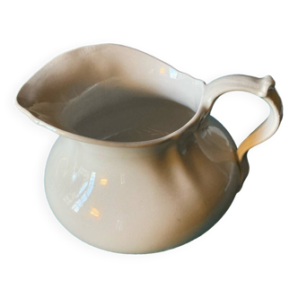 White porcelain pot