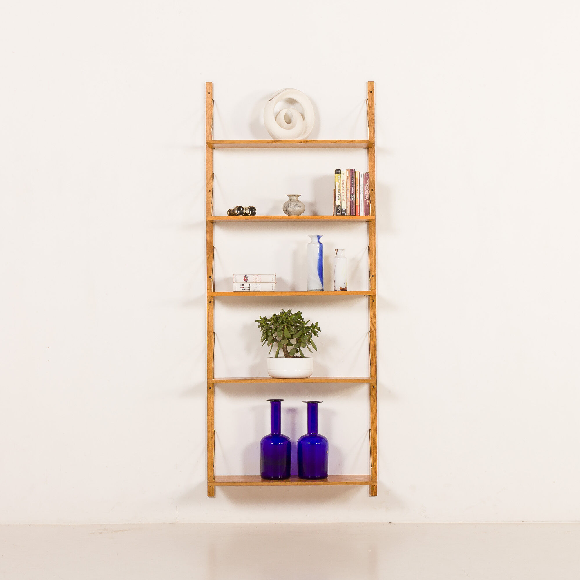 Danish mid-century oak shelving unit in Cadovius style, 1970s