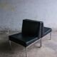 Ensemble de 2 fauteuils lounge minimalistes en cuir noir avec structure en métal brossé