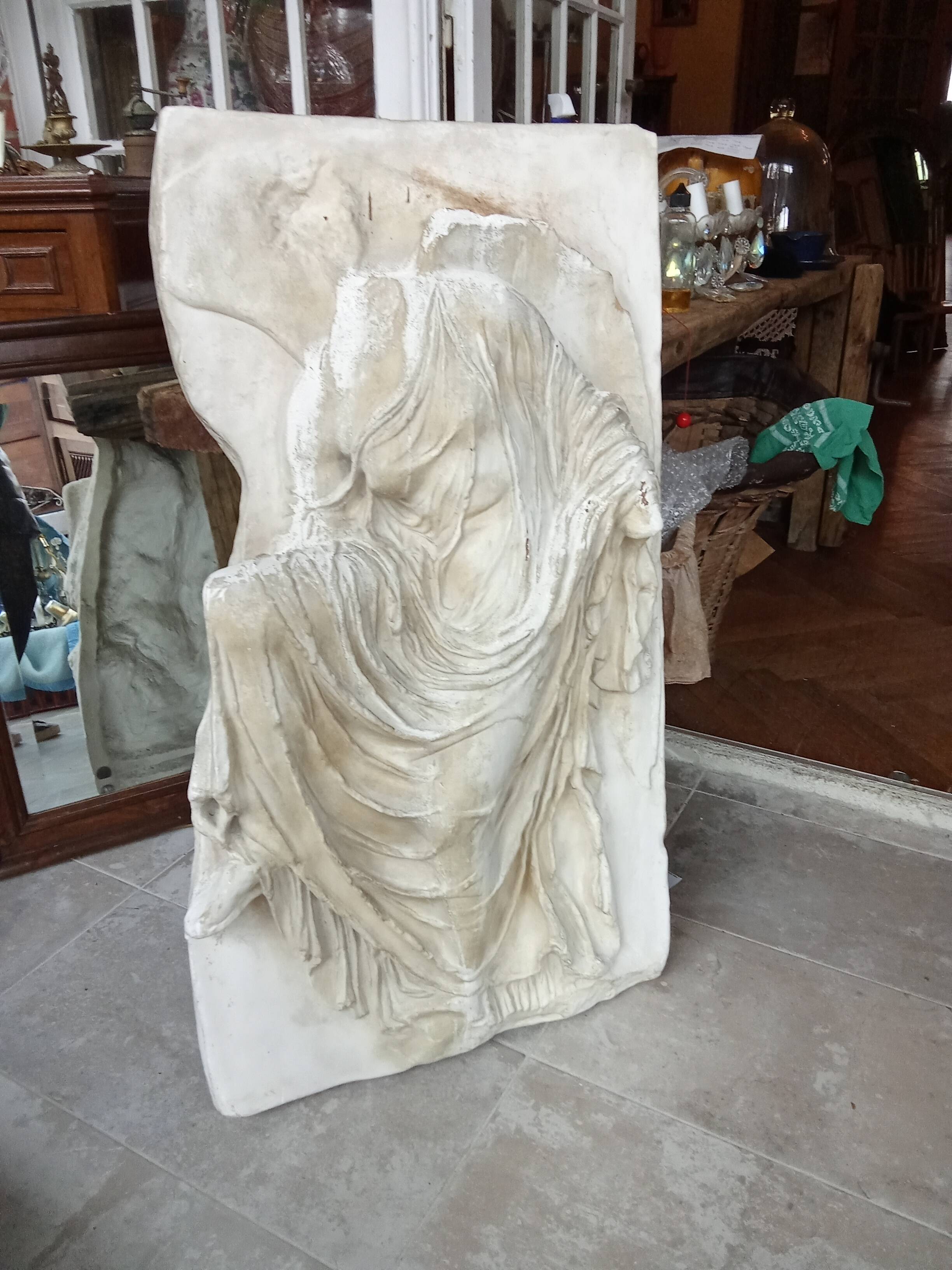 Ancien bas relief sculpture en plâtre Déesse Nike