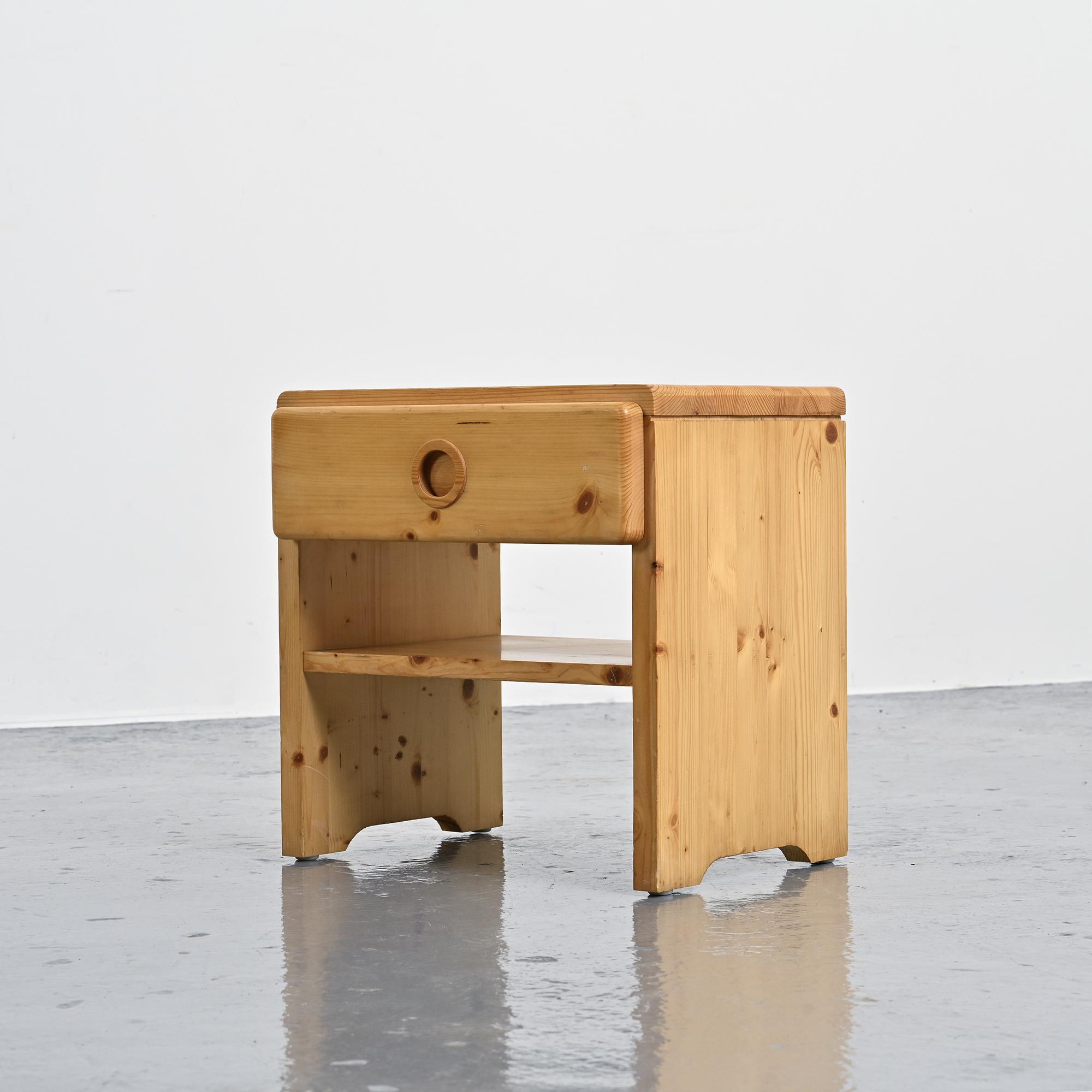 Pair of bedside tables from Arcs in solid pine, circa 1975.