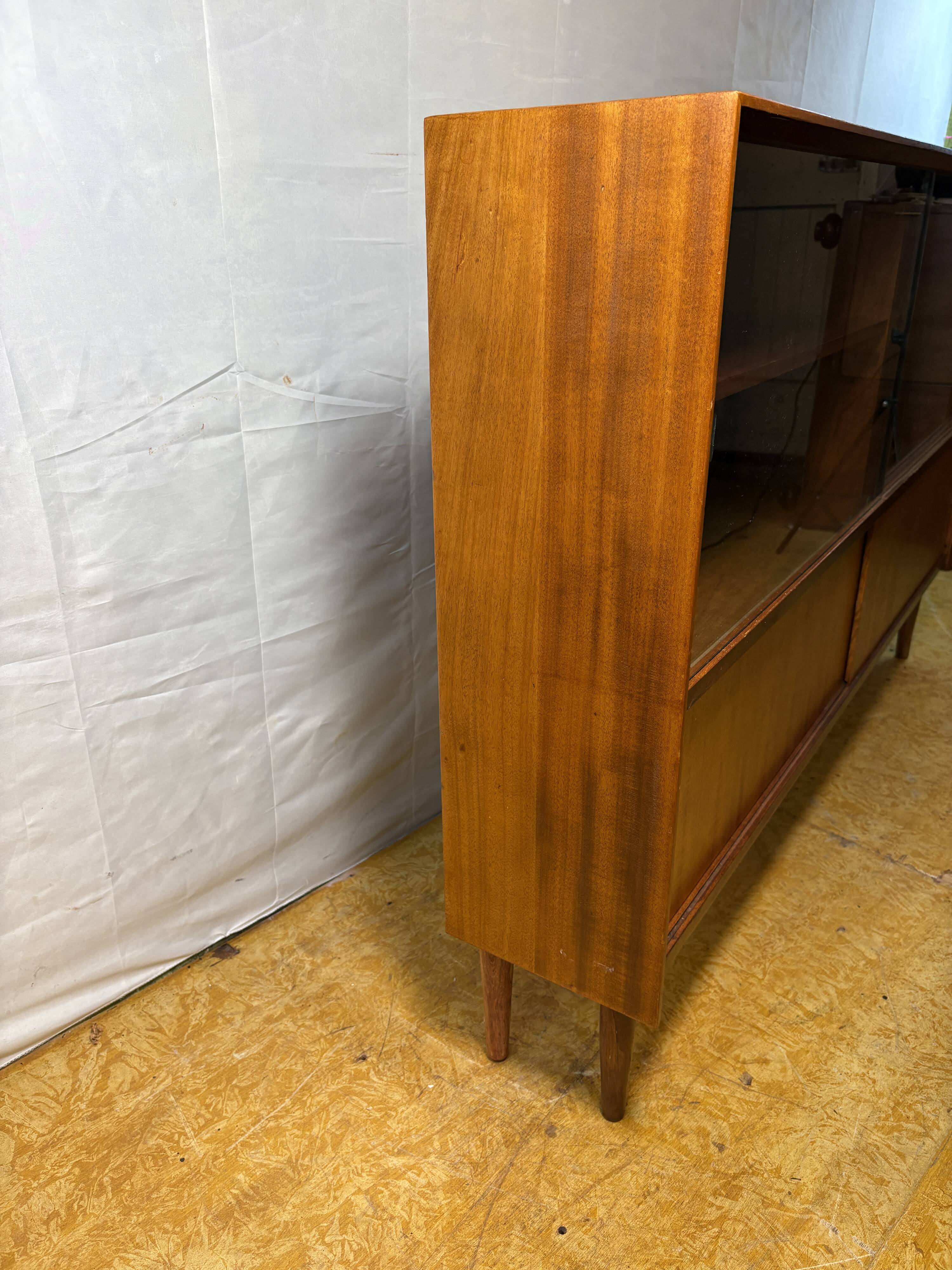 Bibliothèque vintage rétro en teck style milieu du siècle par Herbert E. Gibbs 1960 Slim •