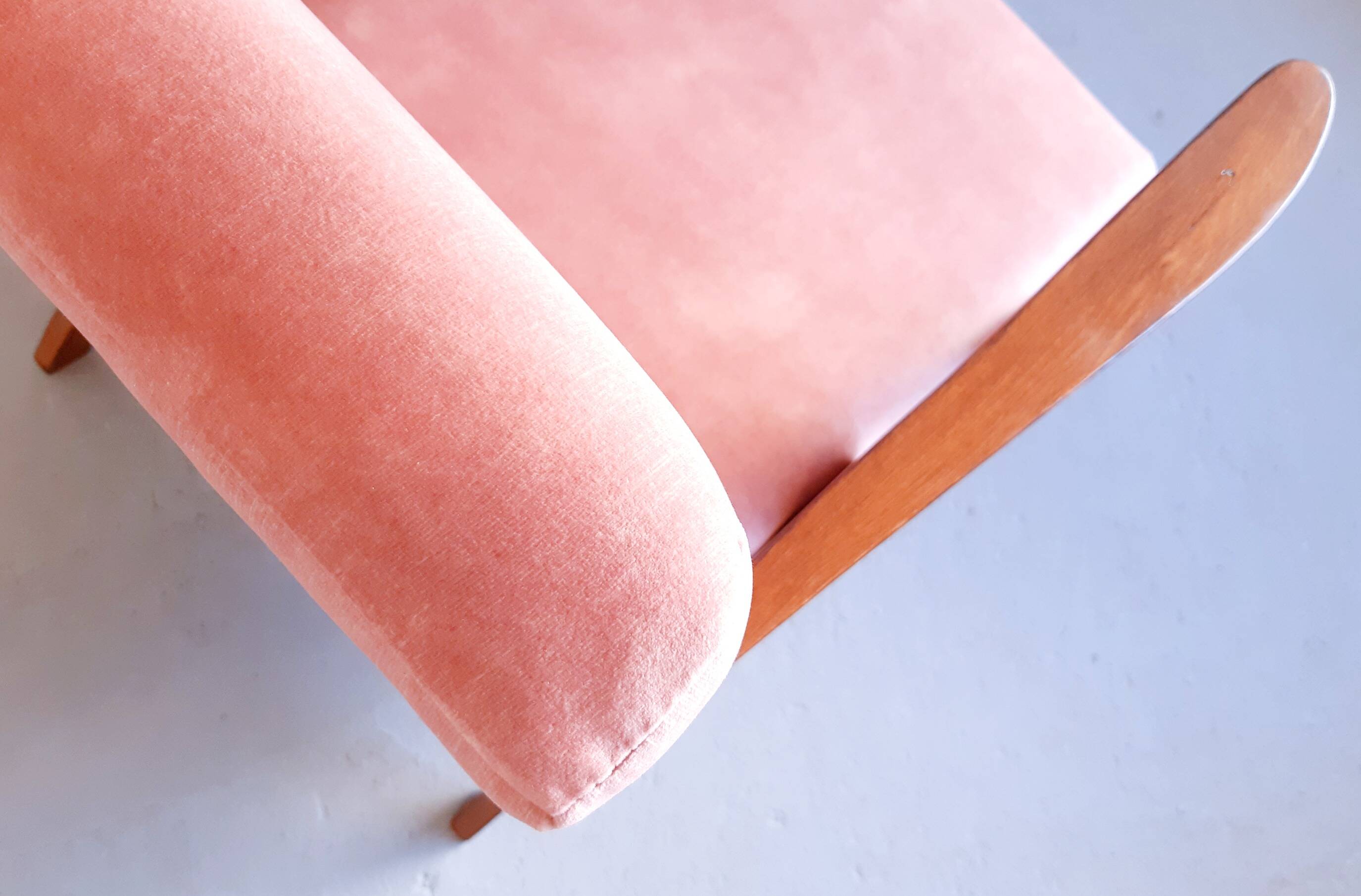 Mid Century Easy Chair Model B 310 Var in Coral Velvet