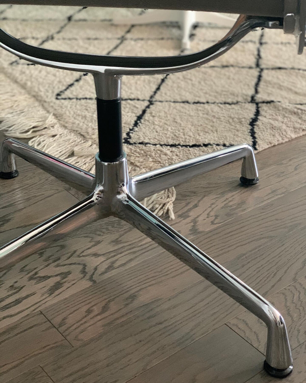 Side table Pedestal table Eero Saarinen pou knoll