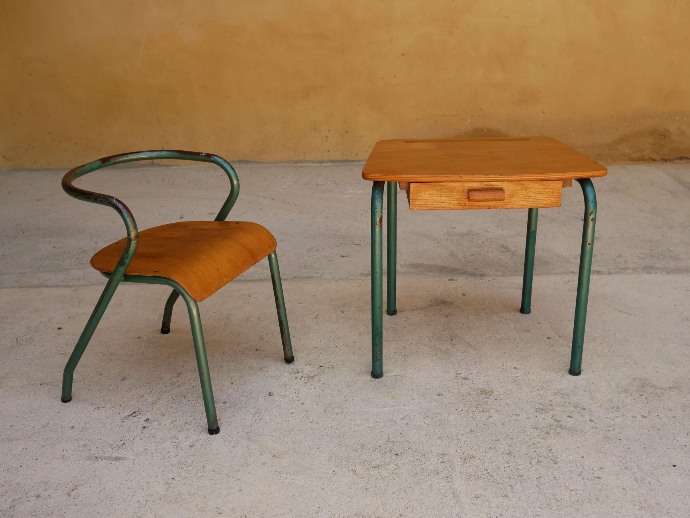 Desk and children's chair by Jacques Hitier for Mullca editions