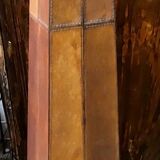 Vintage 80s design floor lamp in leather and brass.