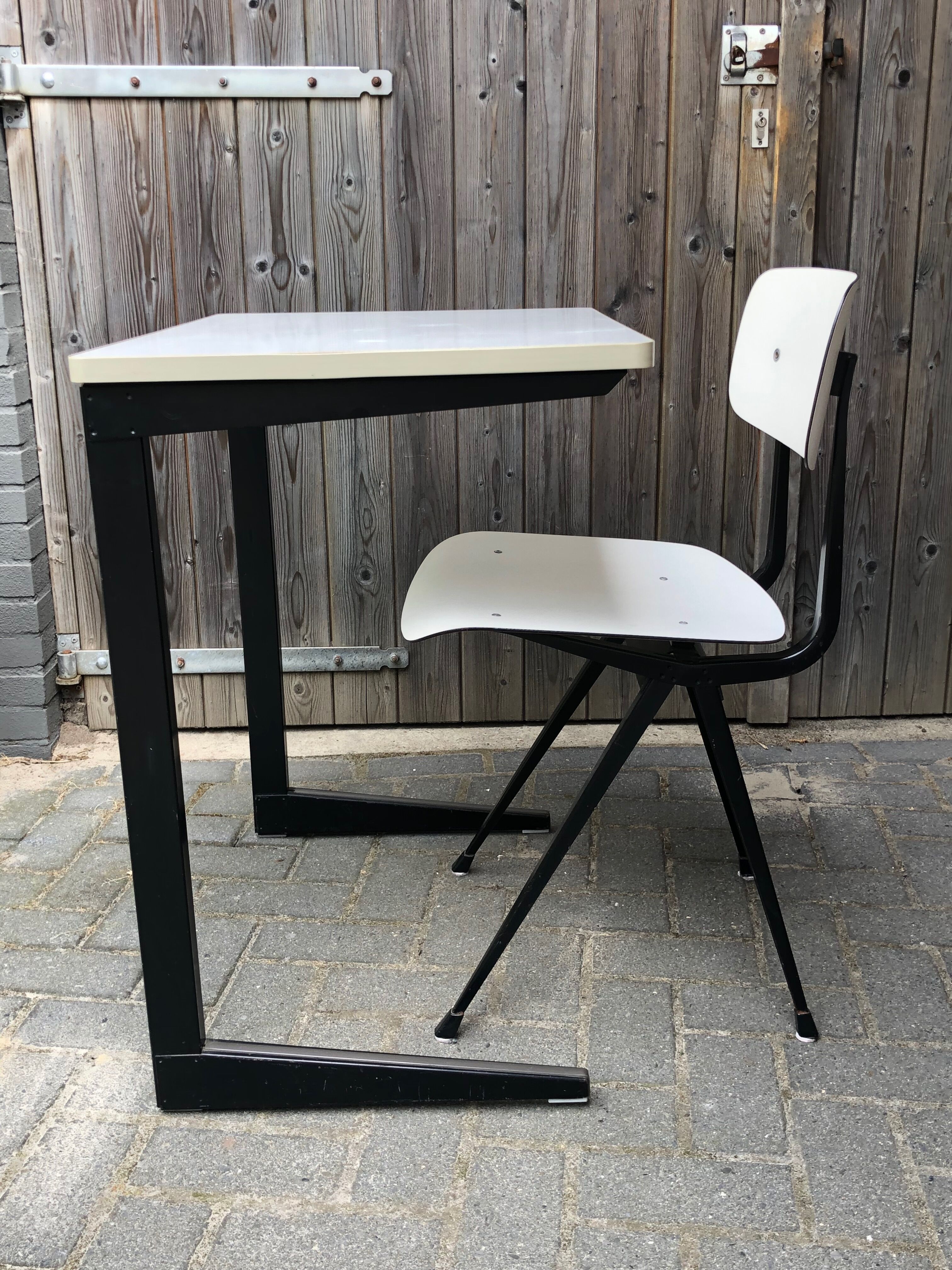 Desk and chair by Friso Kramer Ahrend de Cirkel Result