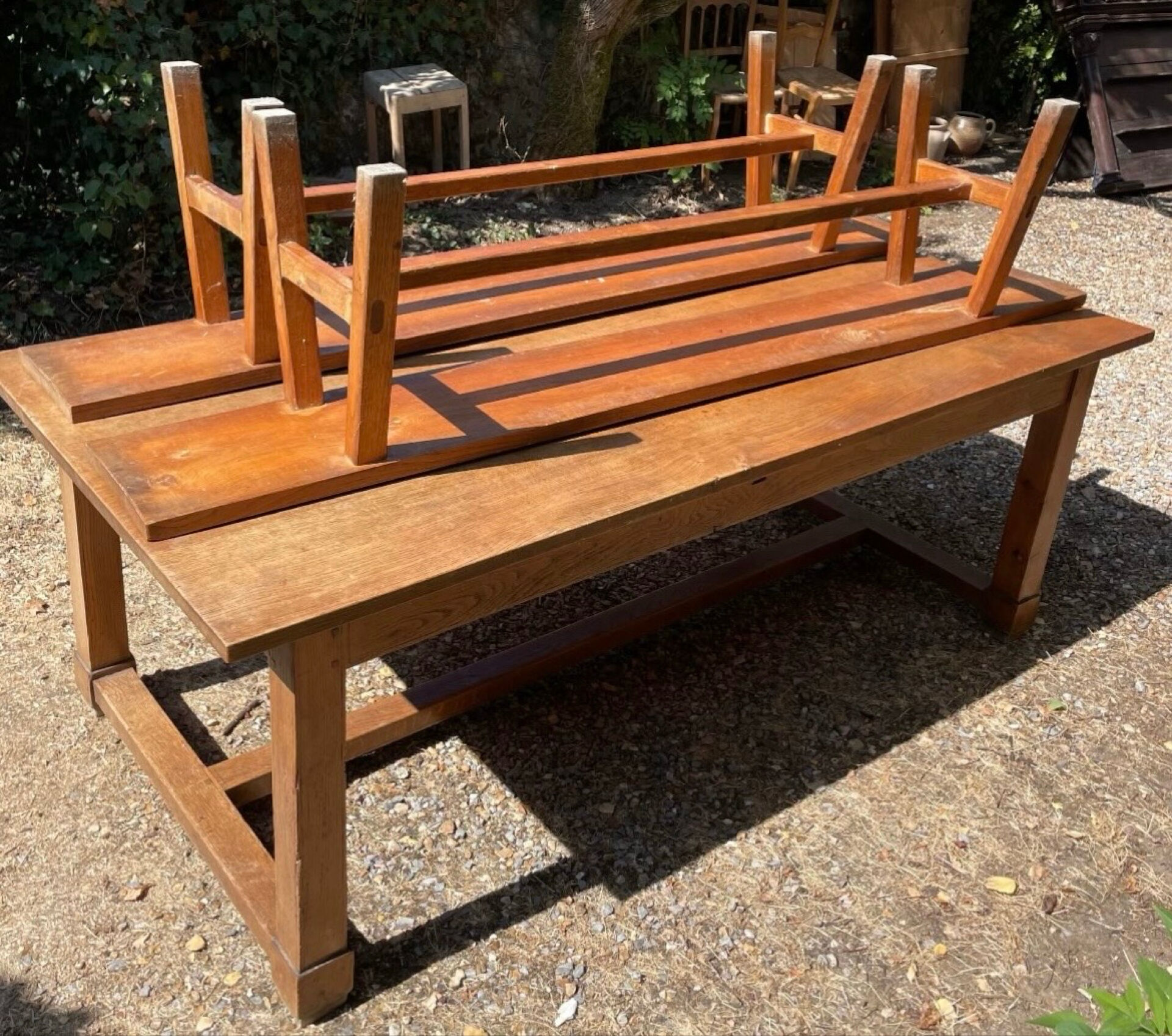 Table with its 2 benches