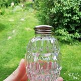 Sugar sprinkler in chisored glass