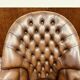 Chaise de directeur Chesterfield classique en cuir marron