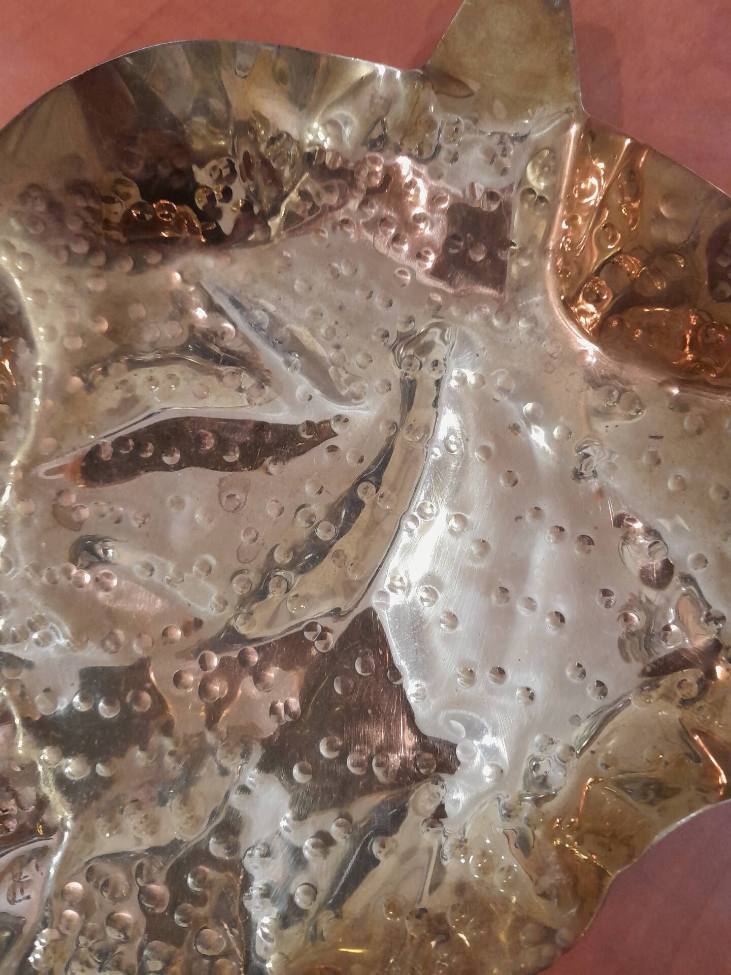 Vintage 1960s hammered brass leaf ashtray – Italy