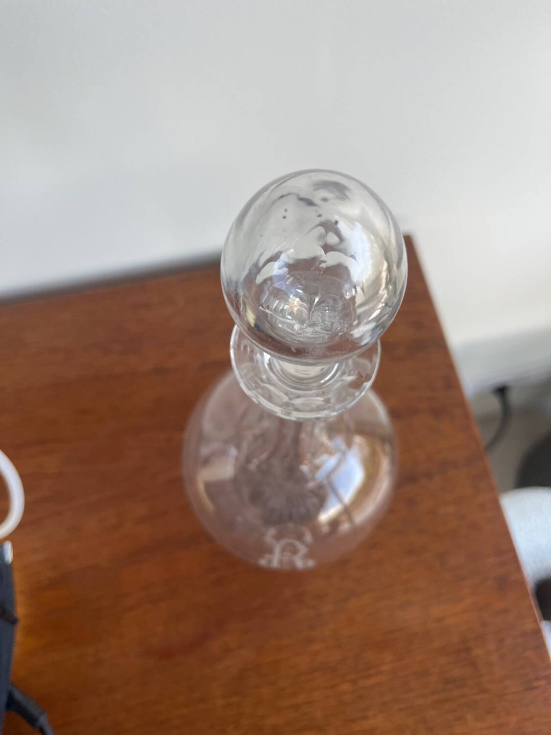 Carafe en cristal Baccarat Monogramee Taille Mousseline.   Catalogue b