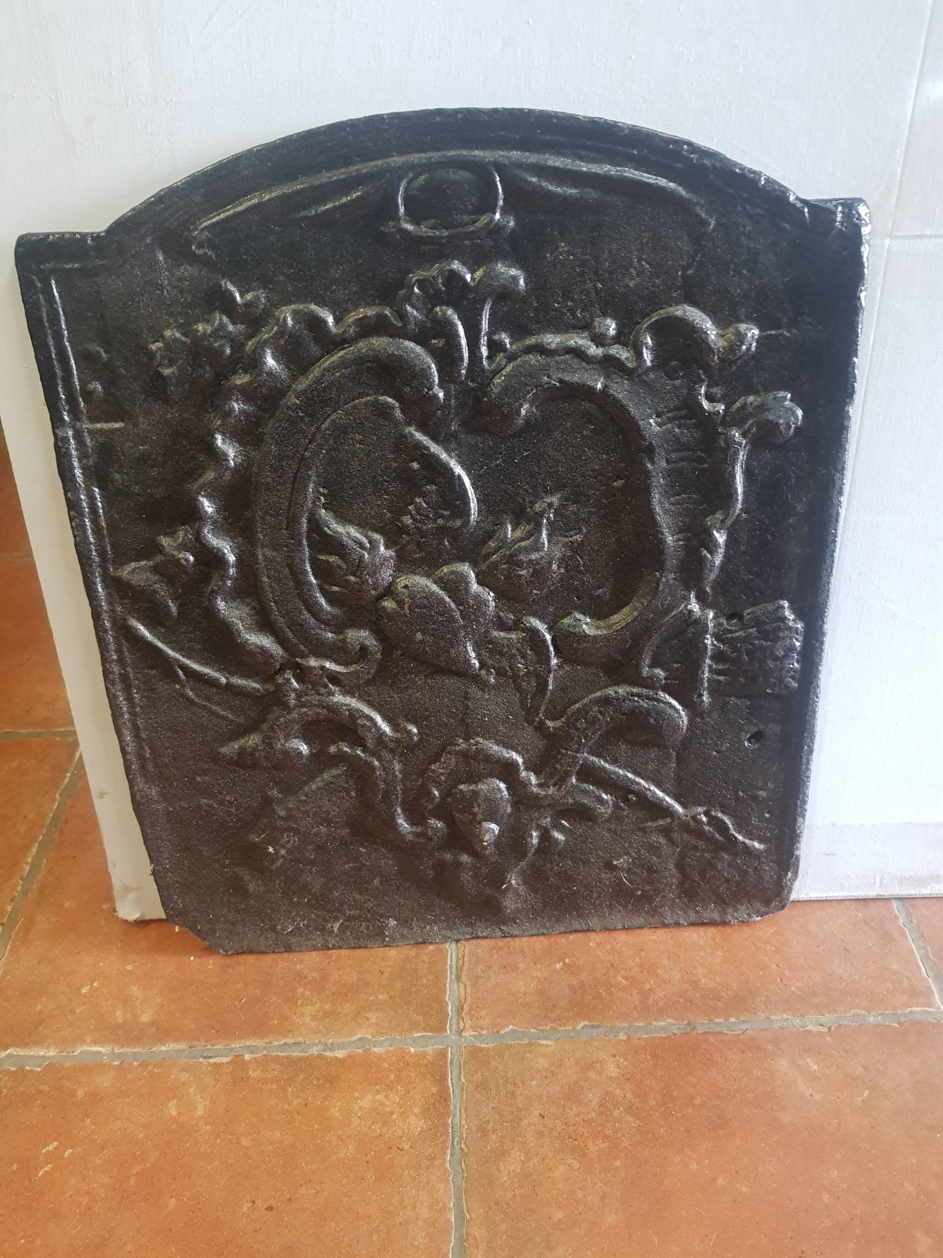 Plaque de cheminée ancienne en fonte