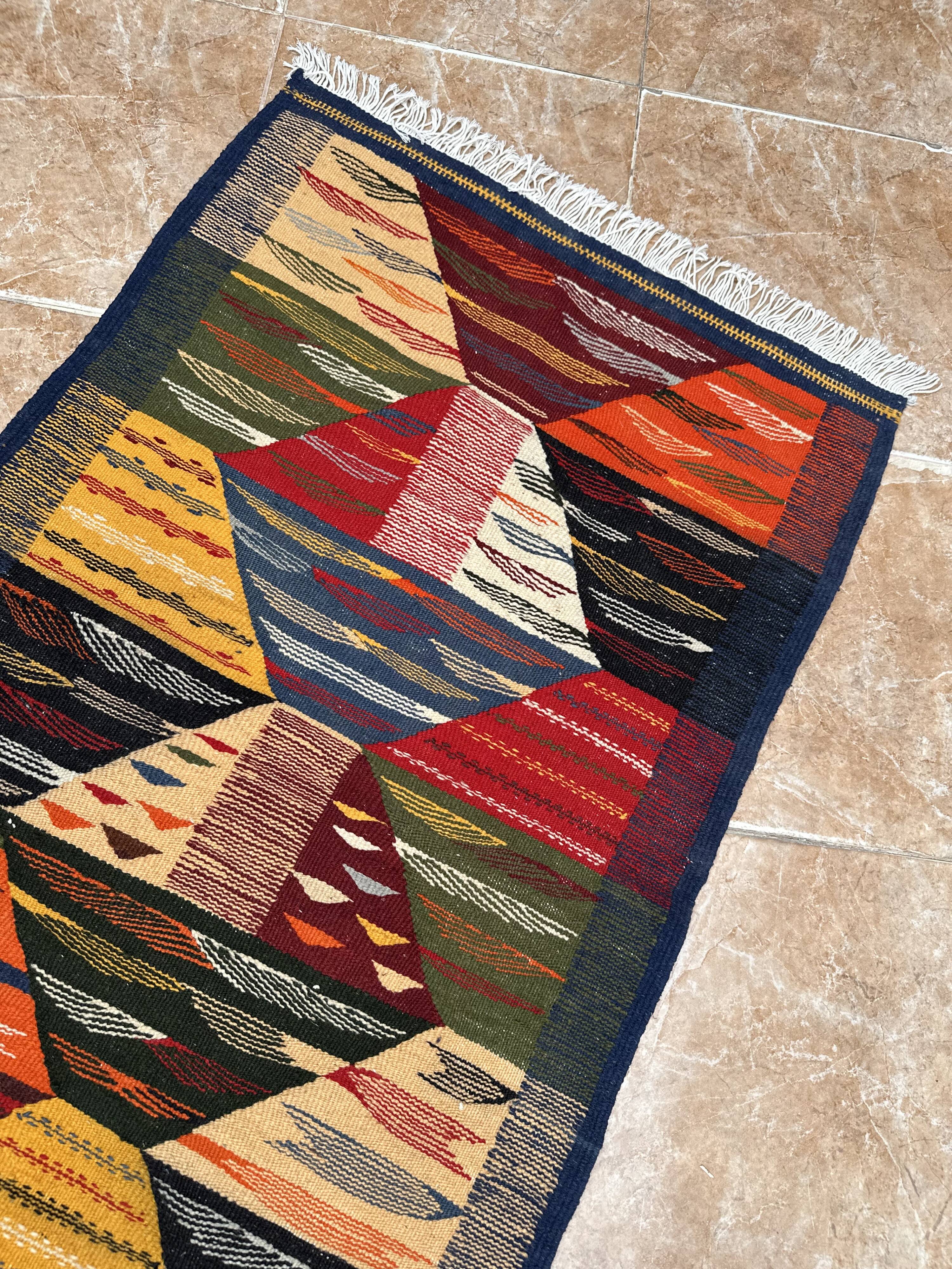 Small Moroccan rug, kilim picaso, flat woven rug, interior decoration