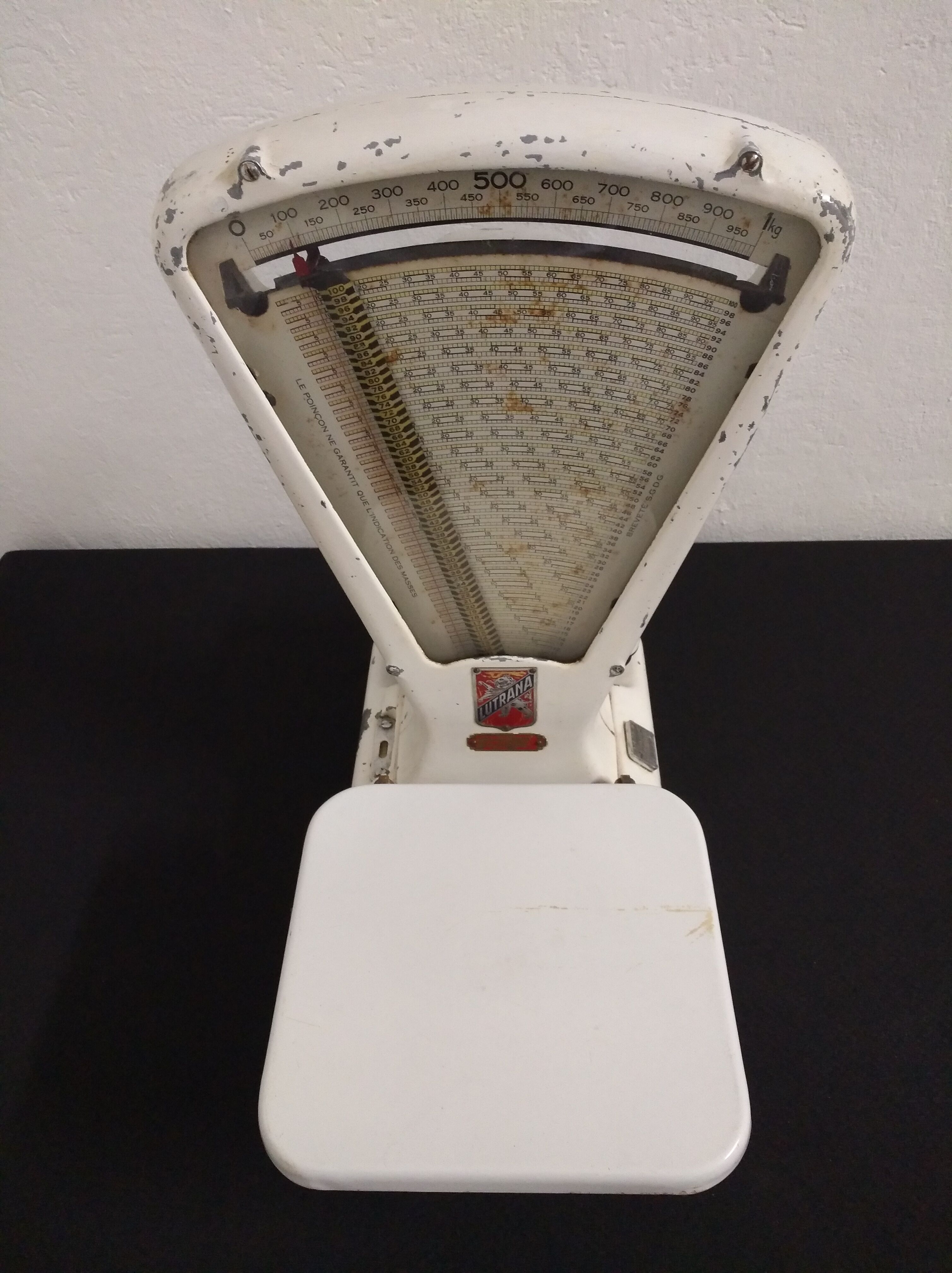 Vintage grocer's scale Lutrana