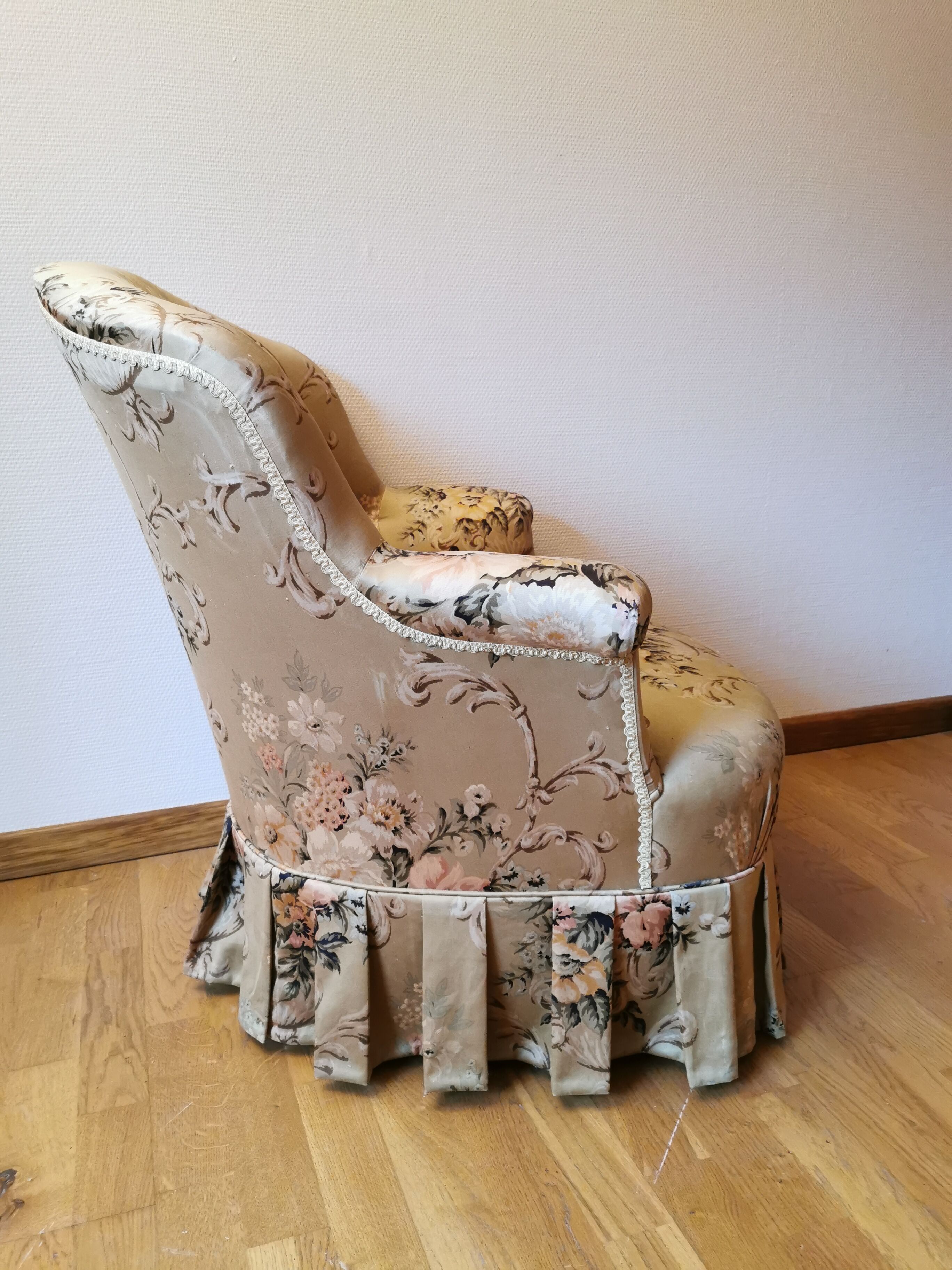 Toad armchair baroque fabrics