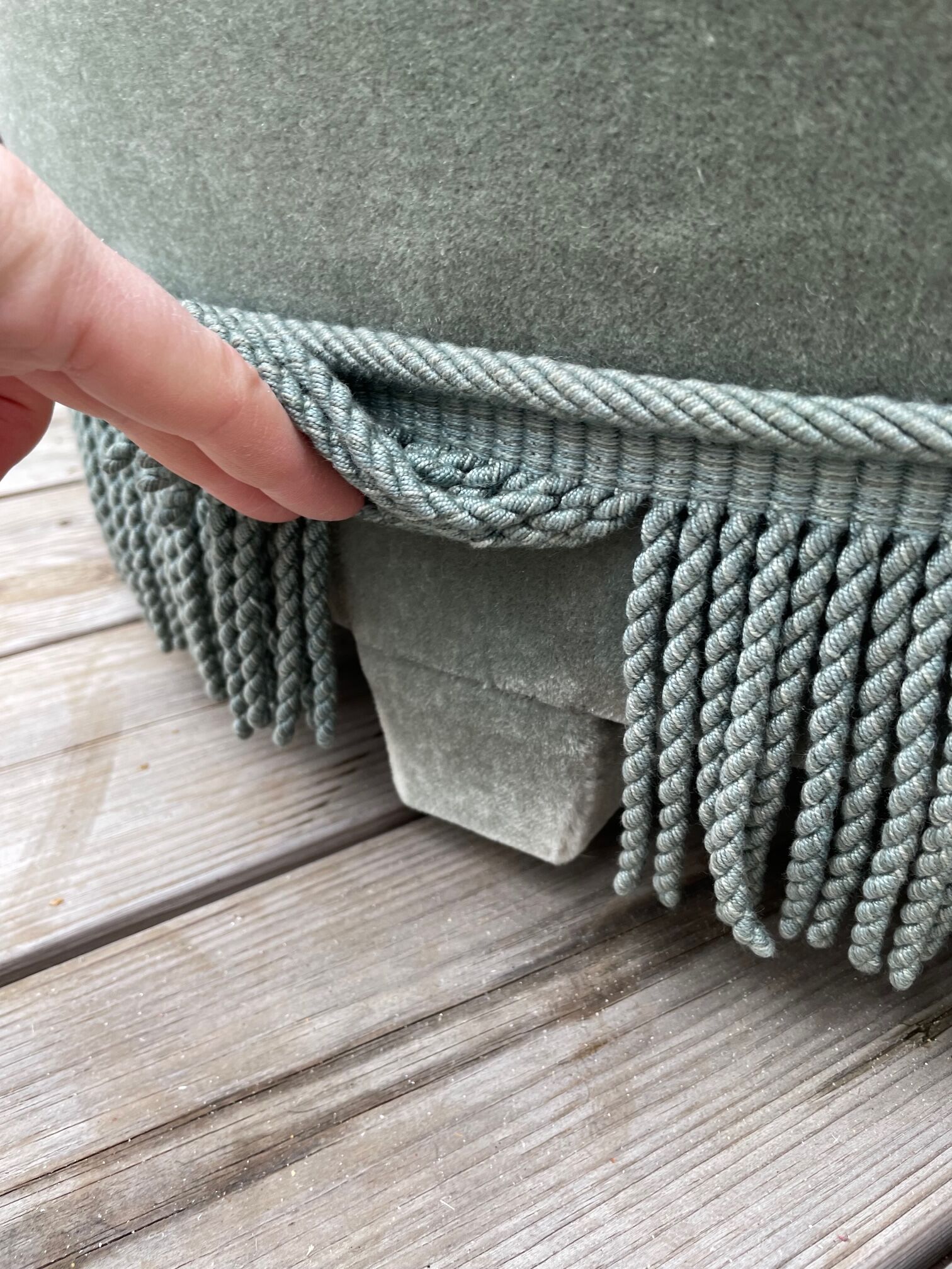 Rounded sofa with fringes